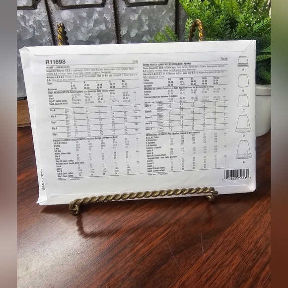 Simplicity Sewing Pattern R11698 Layering Slips - Picture 2 of 2